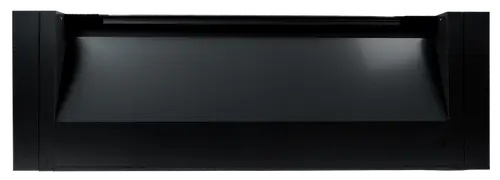 Wolf Produkt, oben montierbare ID-Verblendung aus Aluminium für eine Kollektorinstallation, mit gerader, schmaler Form und mattschwarzer Oberfläche.